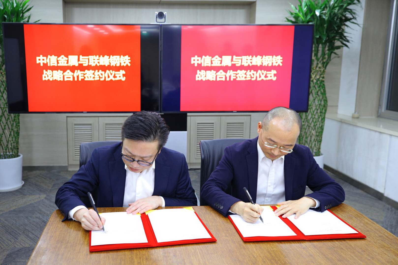 江蘇永鋼集團來訪并簽署鈮鐵購銷戰略合作協議
